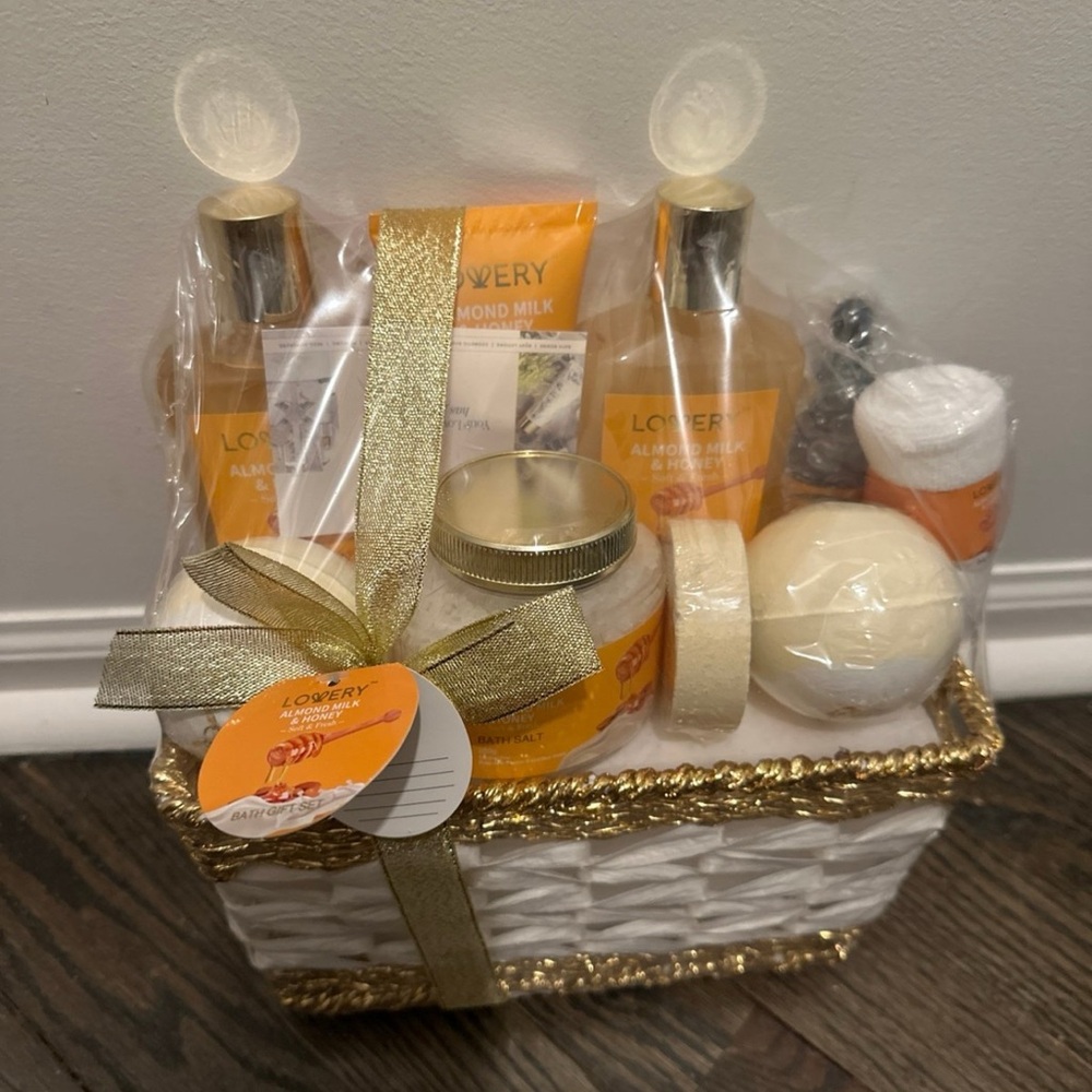 Almond Milk Bath Set - Gold and White
